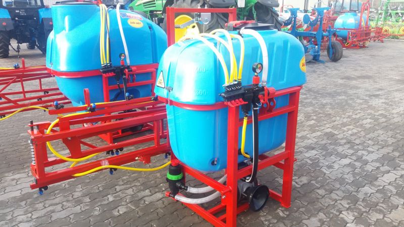 Обприскувач  400л / 12 м на трактор навісний Jar-Met  Джар-Мет