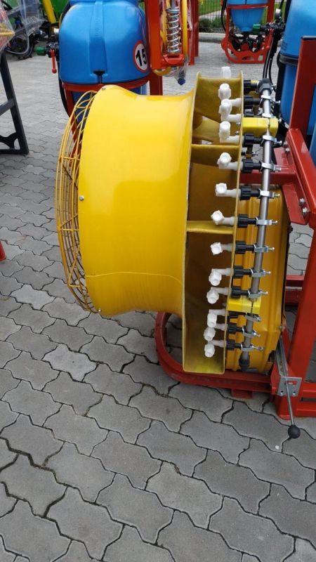 Садовий навісний обприскувач Polmark, 800 л