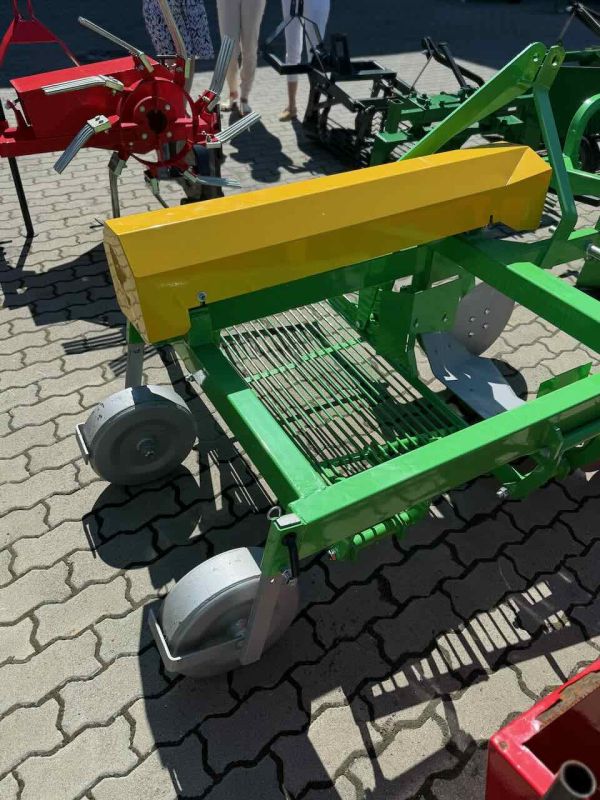 Картоплекопалка вібраційна однорядна  Bomet Z655