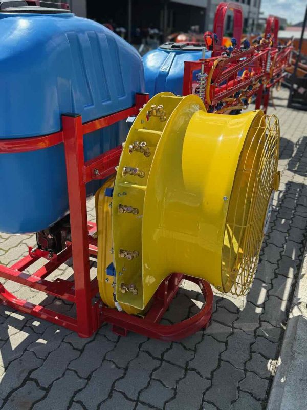Садовий навісний обприскувач Polmark, 300 л