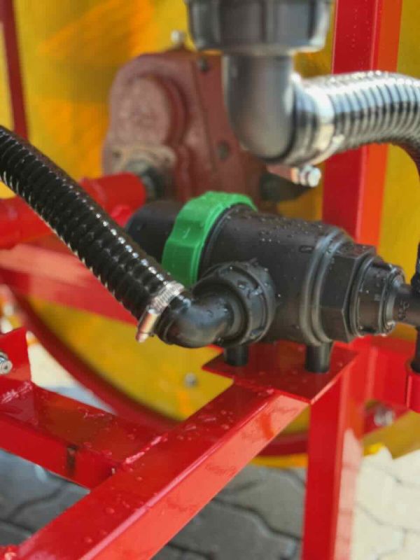 Садовий навісний обприскувач з редуктором 400 л